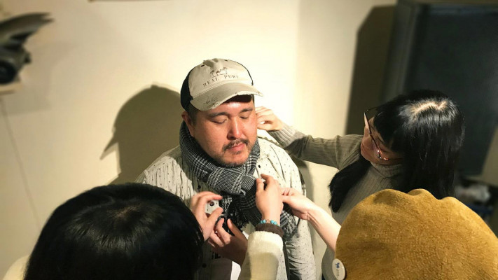 おデブ男性に似合う“マフラーの巻き方”はこれだ!